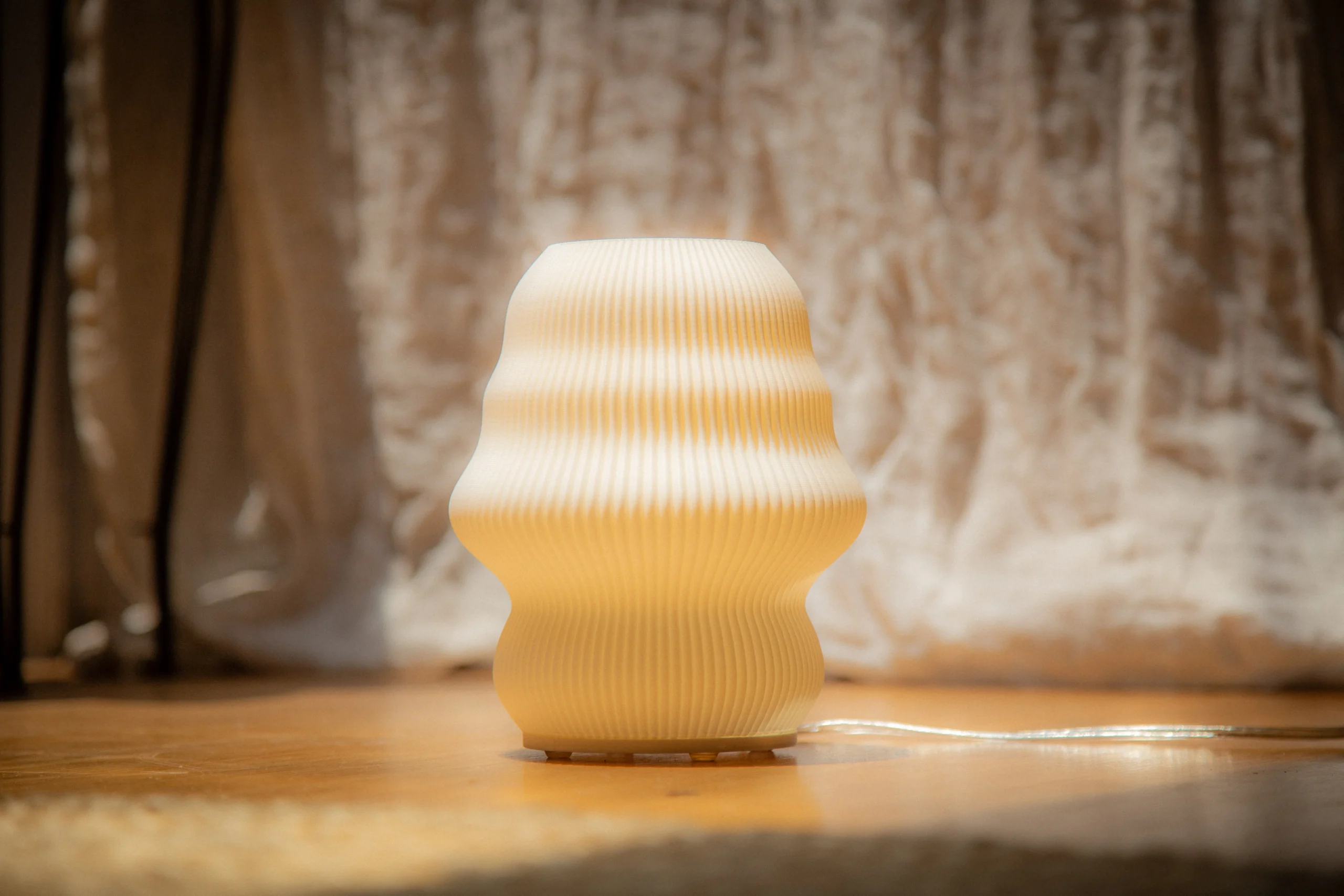 Mini Isla Wavy Table Lamp